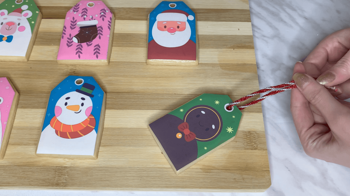 Collection of 12 Winter Labels - Icing - ISA159.