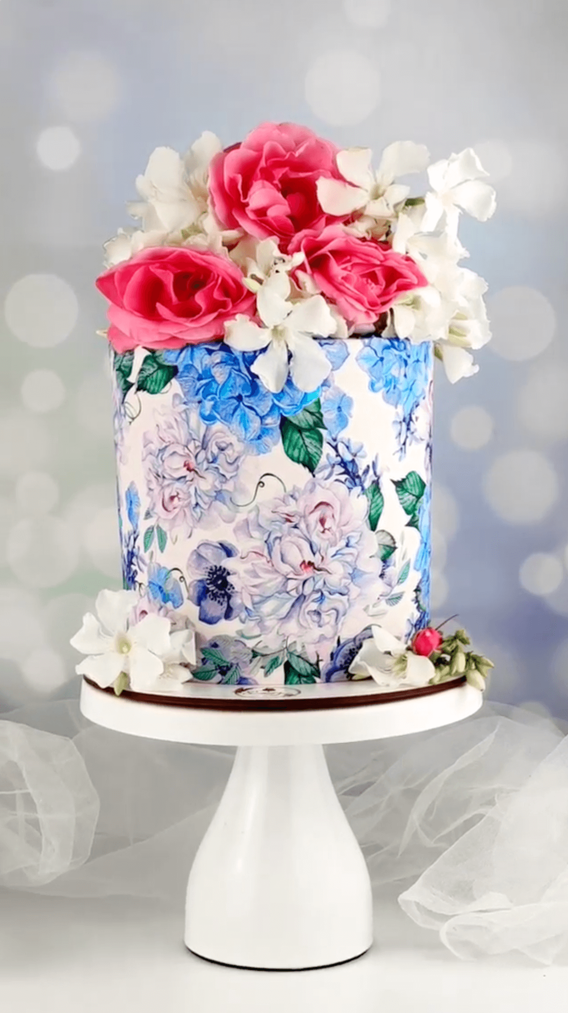 LIVE! Best way to cover your cakes with super stable ganache and icing sheets by @sweetsbyjoana