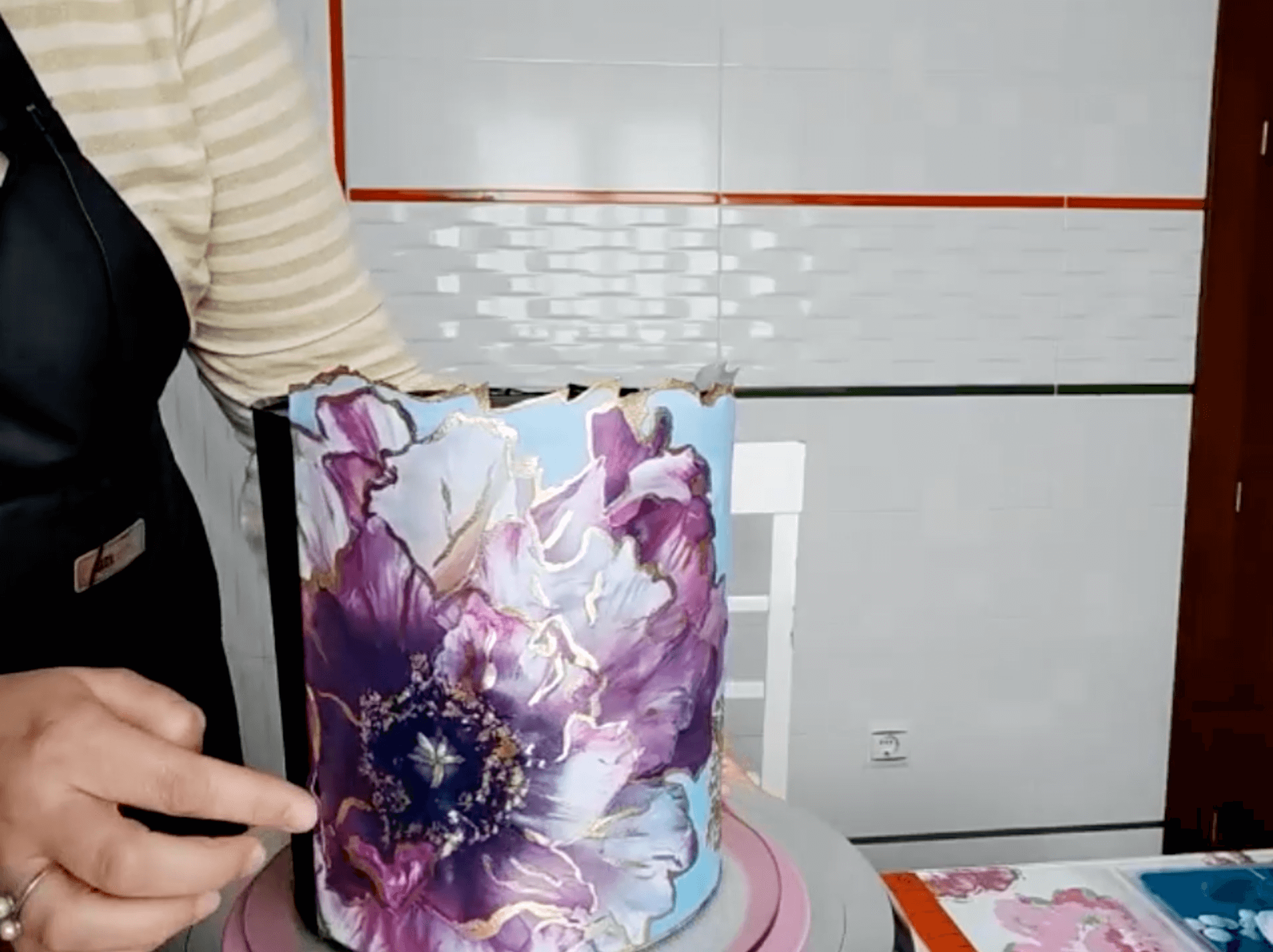 How To Use Sugar Paper In Cakes With Various Types Of Covering - Video –  Sugar Art